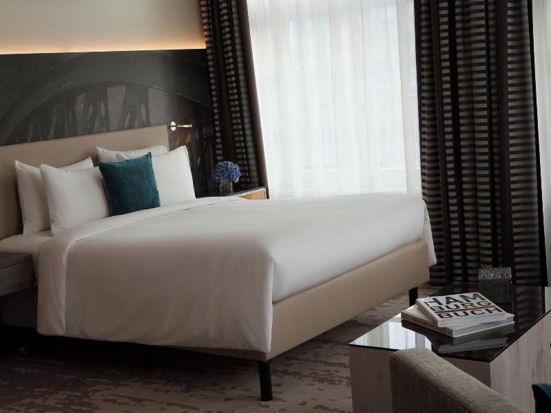 Renaissance Hamburg Hotel image
