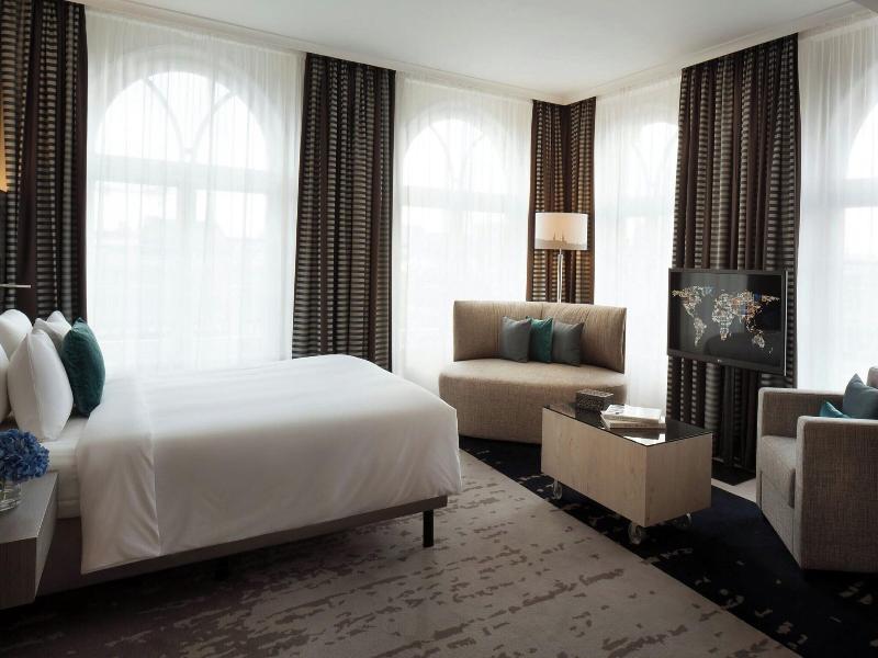 Renaissance Hamburg Hotel image