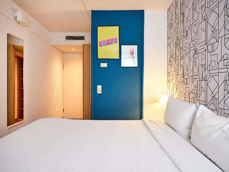 Ibis Duesseldorf Hauptbahnhof image