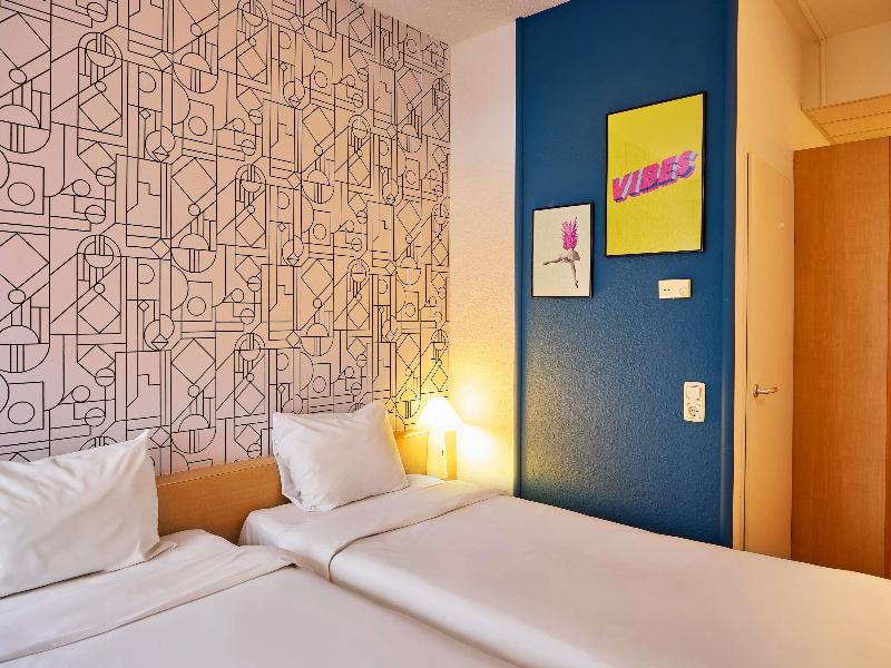 Ibis Duesseldorf Hauptbahnhof image