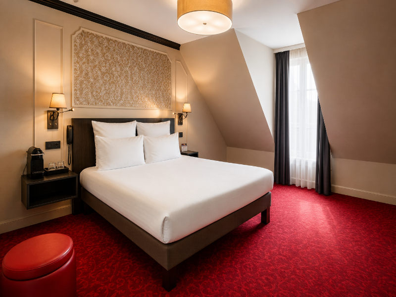 Hotel Le Montmartre Saint Pierre image