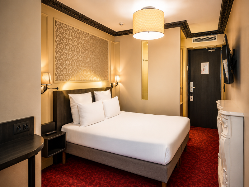 Hotel Le Montmartre Saint Pierre image