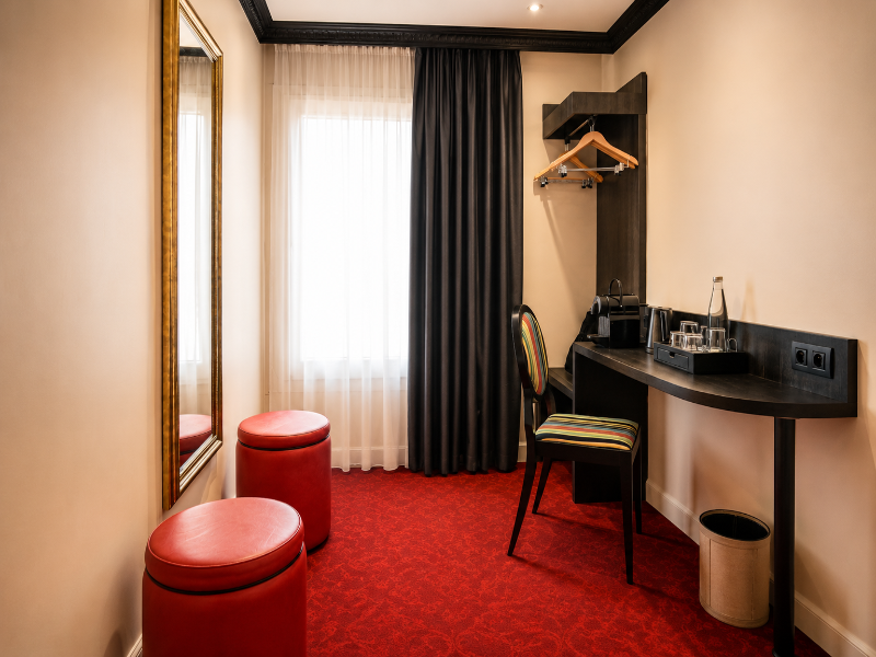 Hotel Le Montmartre Saint Pierre image