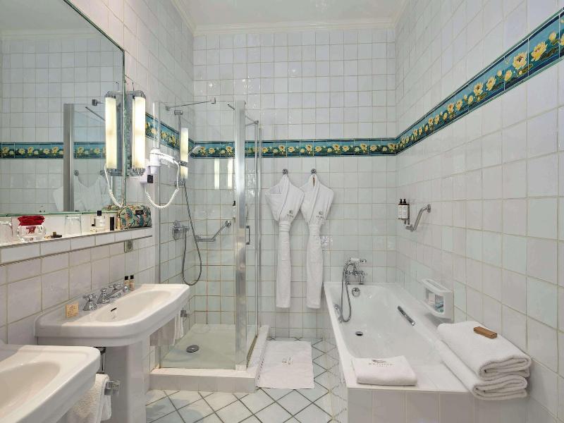 Regina Hotel image