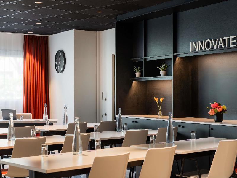 Mercure Paris La Defense Hotel image