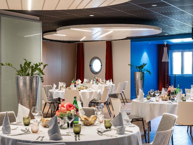 Mercure Paris La Defense Hotel image
