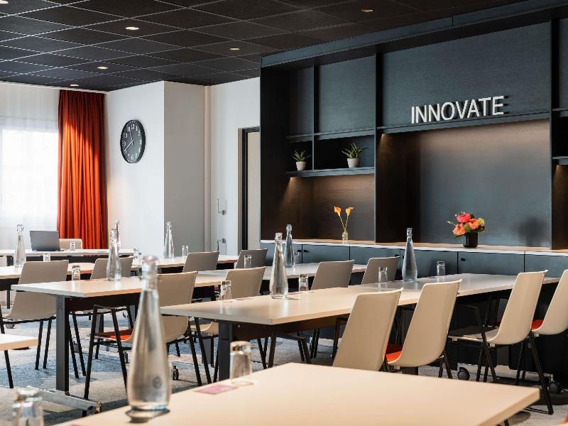 Mercure Paris La Defense Hotel image