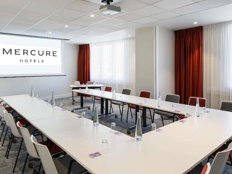Mercure Paris La Defense Hotel image