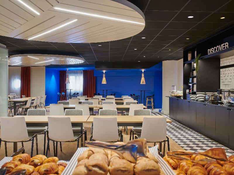 Mercure Paris La Defense Hotel image
