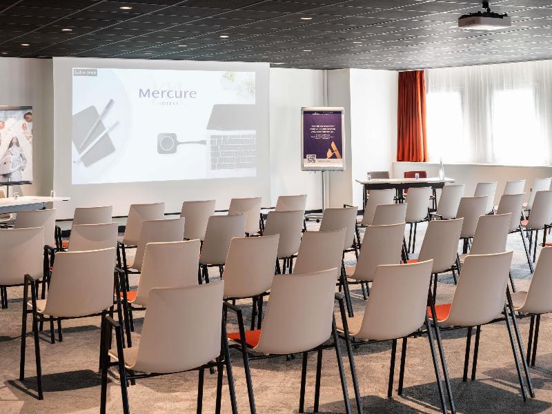 Mercure Paris La Defense Hotel image