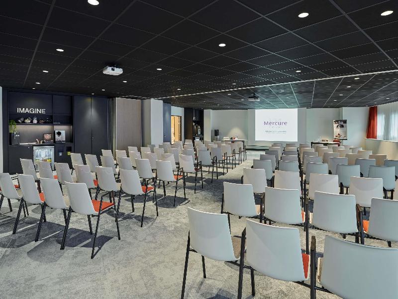 Mercure Paris La Defense Hotel image