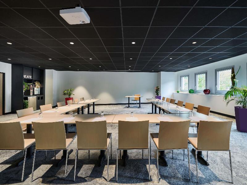 Mercure Paris La Defense Hotel image