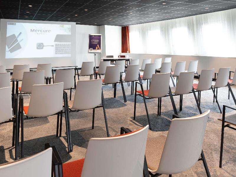 Mercure Paris La Defense Hotel image