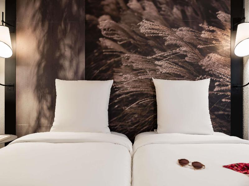 Mercure Paris La Defense Hotel image