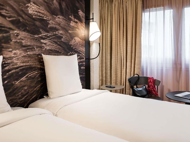 Mercure Paris La Defense Hotel image