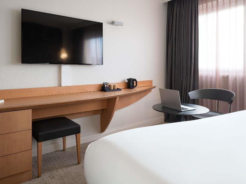 Mercure Paris La Defense Hotel image