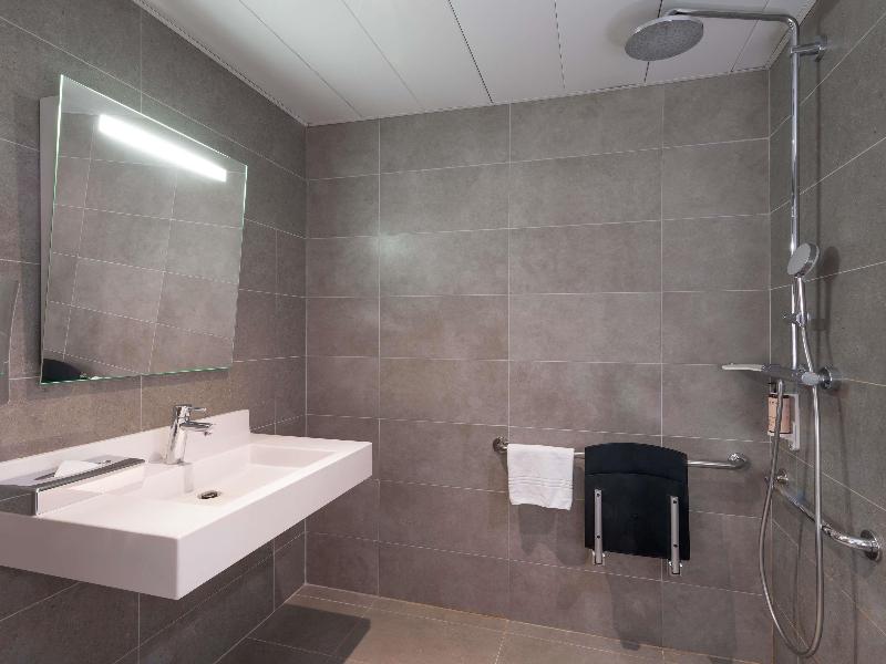 Mercure Paris La Defense Hotel image