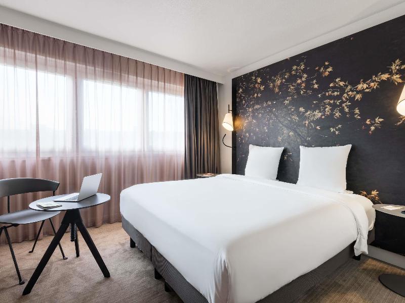 Mercure Paris La Defense Hotel image