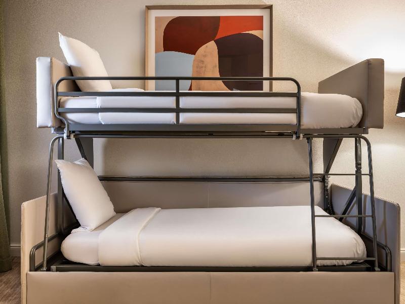 Mercure Paris La Defense Hotel image