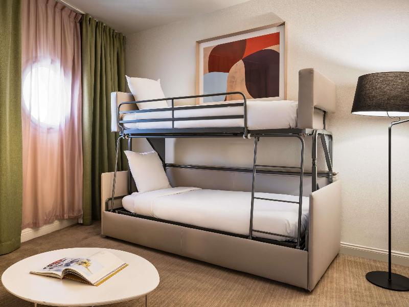 Mercure Paris La Defense Hotel image