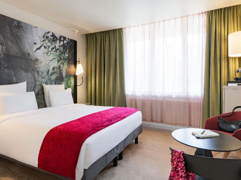 Mercure Paris La Defense Hotel image