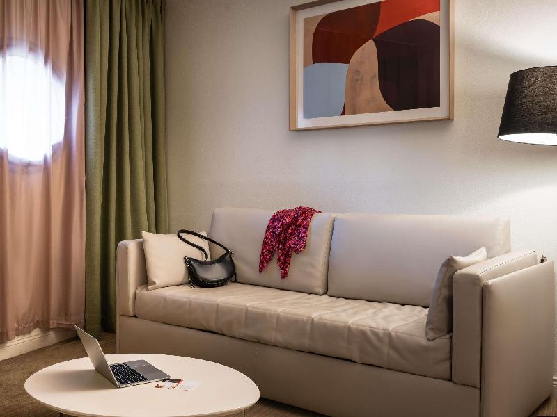Mercure Paris La Defense Hotel image