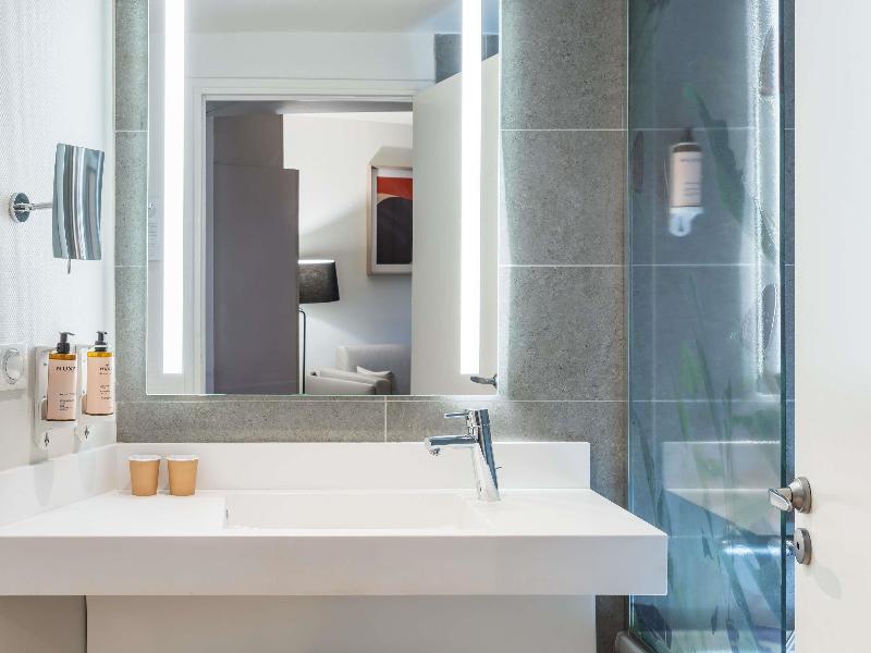 Mercure Paris La Defense Hotel image