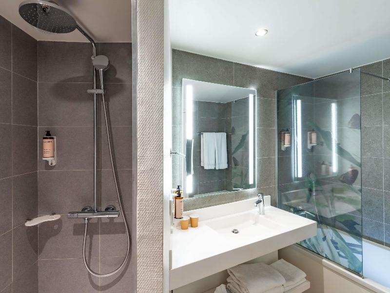 Mercure Paris La Defense Hotel image