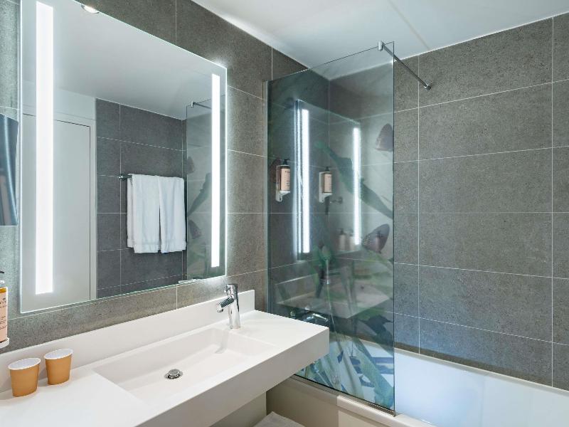 Mercure Paris La Defense Hotel image