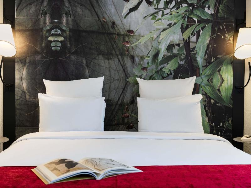 Mercure Paris La Defense Hotel image