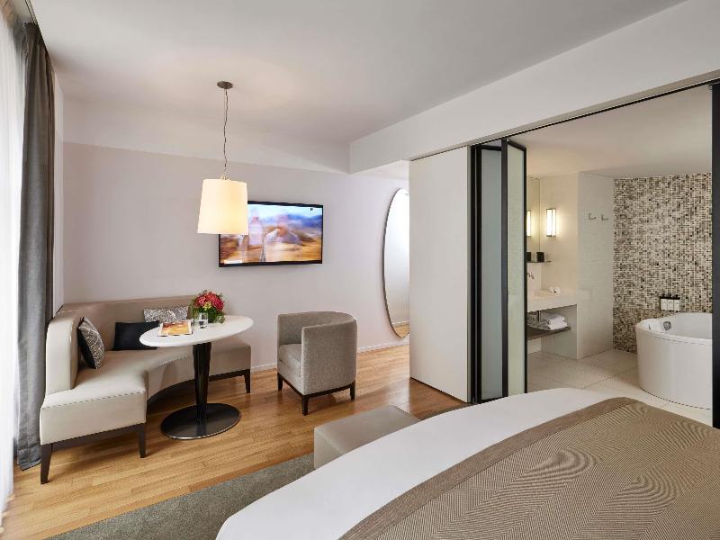 Sofitel Paris Arc de Triomphe image
