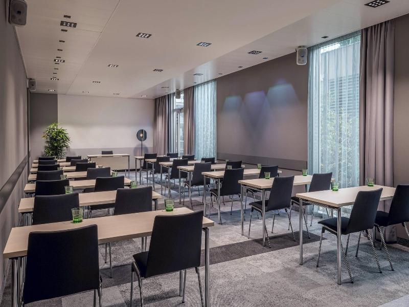 Courtyard Linz image