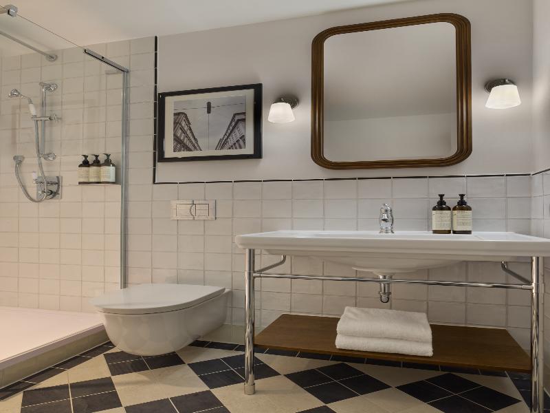 room detail thumbnail 2