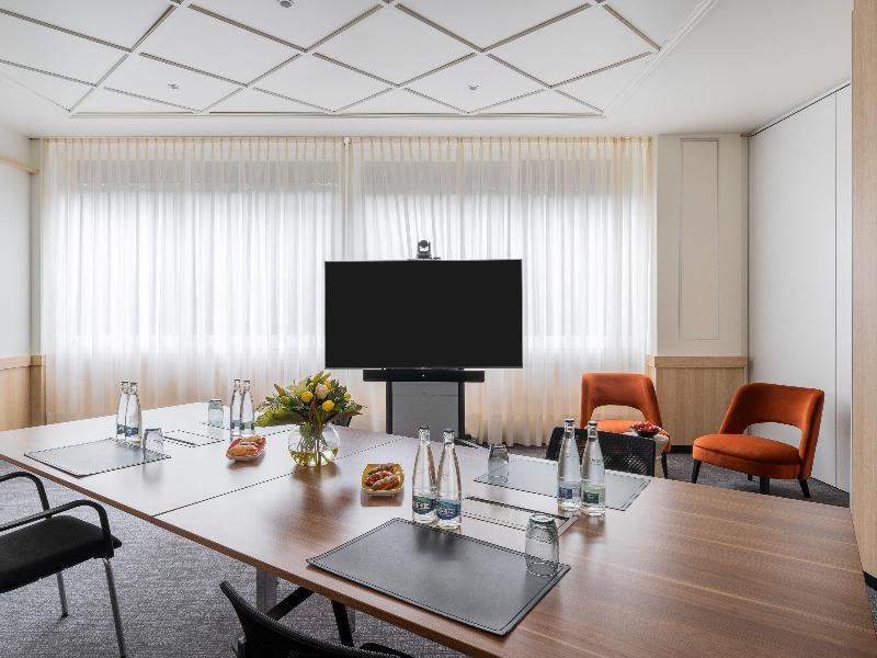 Crowne Plaza Geneva image