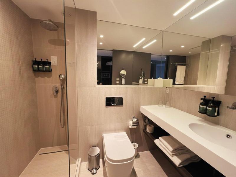 Crowne Plaza Geneva image