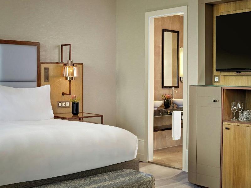 Ritz-Carlton Hotel de la Paix, Geneva image
