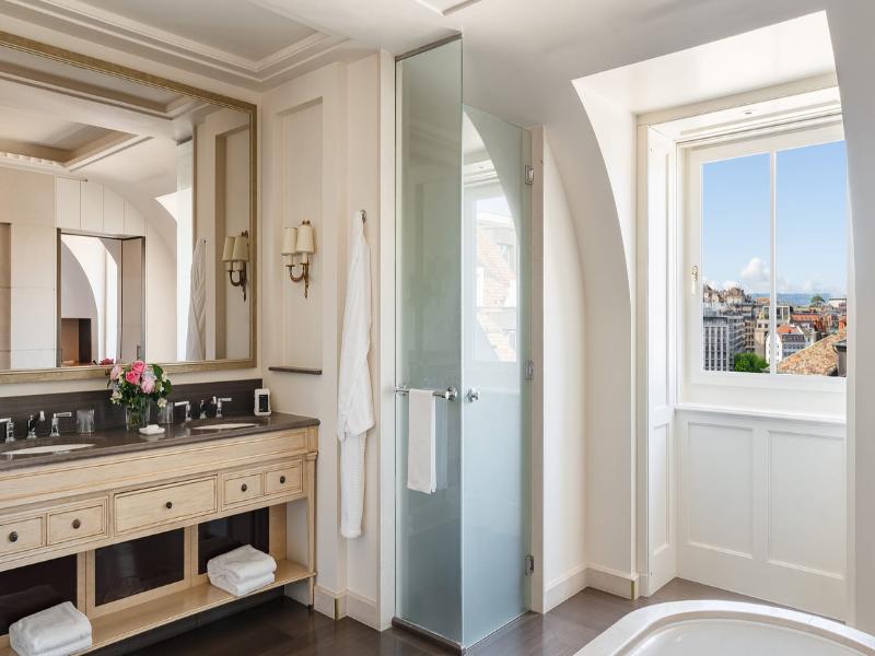Four Seasons Hotel des Bergues Geneva image