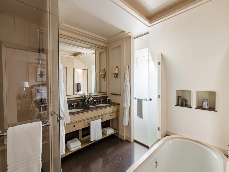Four Seasons Hotel des Bergues Geneva image