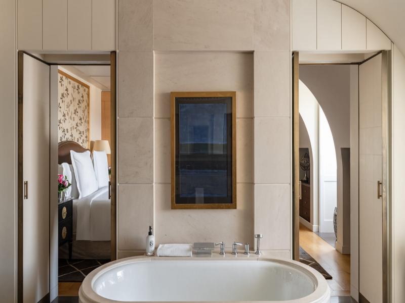 Four Seasons Hotel des Bergues Geneva image