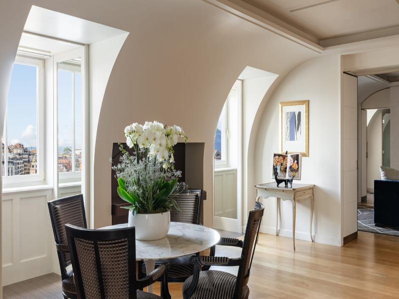 Four Seasons Hotel des Bergues Geneva image