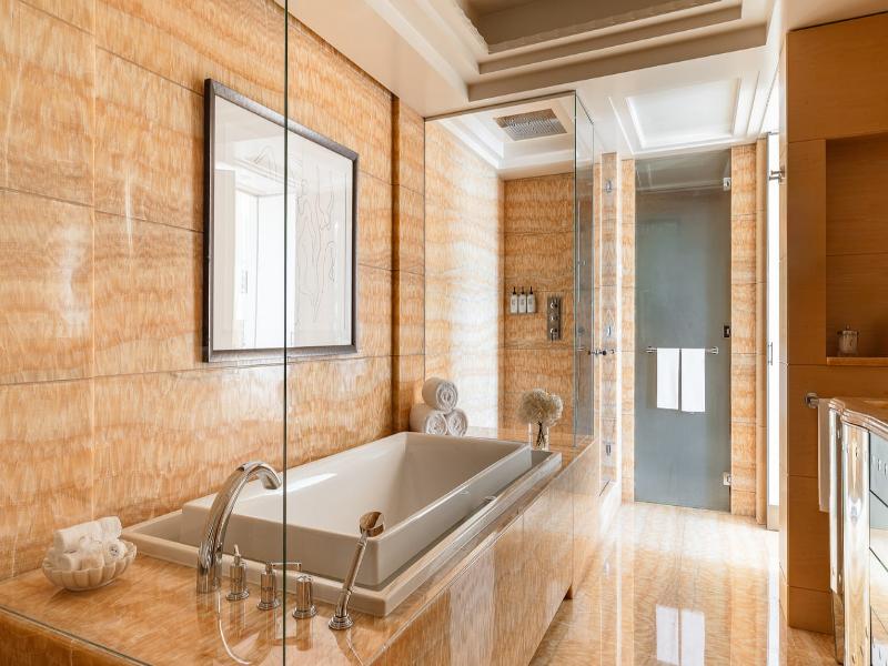 Four Seasons Hotel des Bergues Geneva image