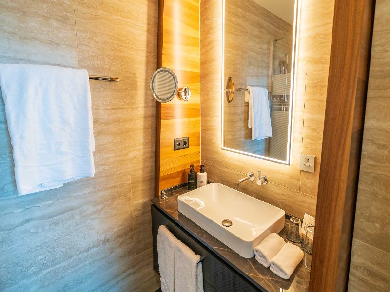 Hotel Schweizerhof Luzern image