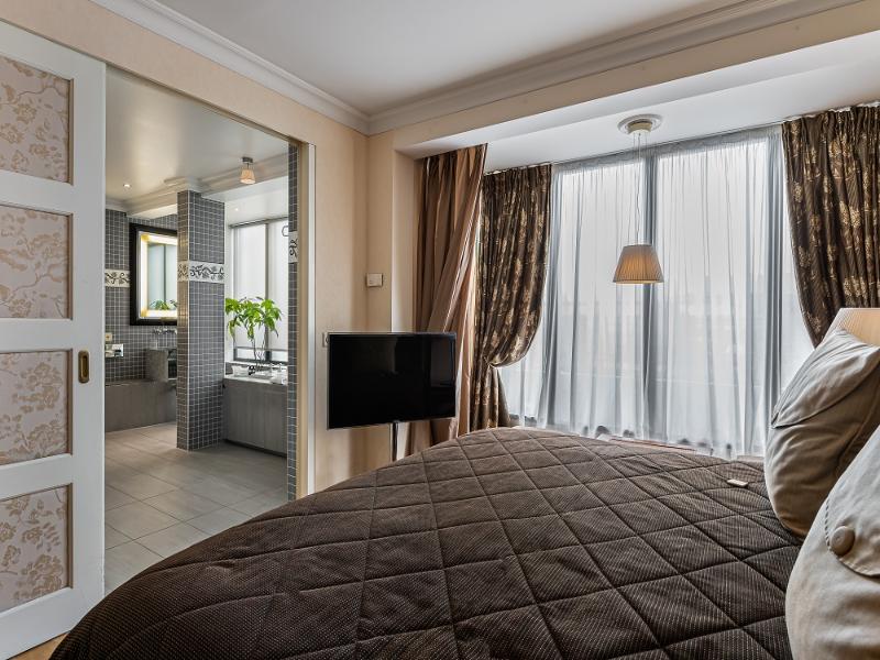 Hotel Royal image