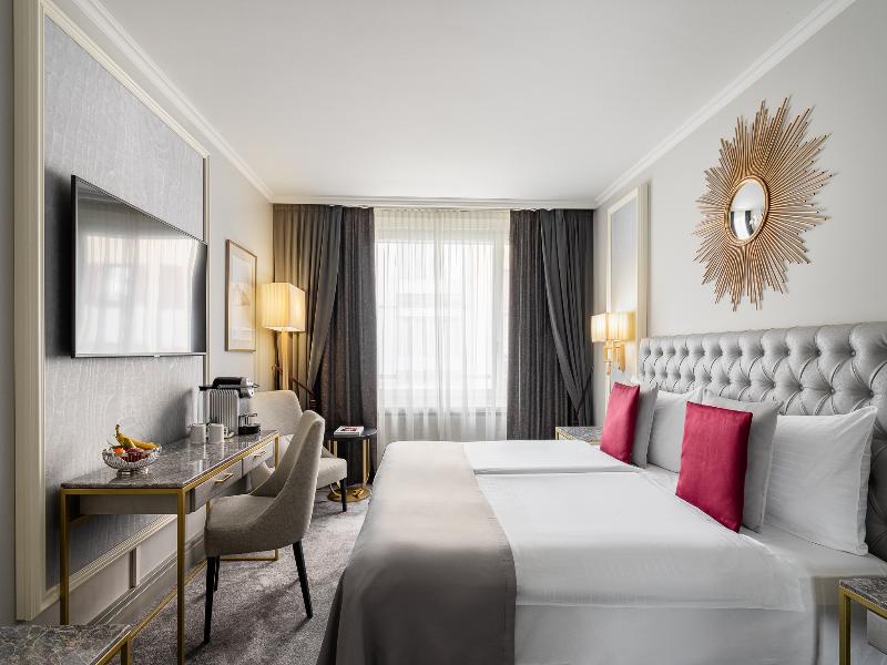 Hotel Royal image