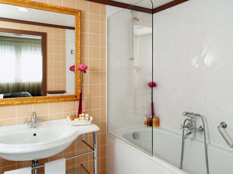 Hotel Royal image