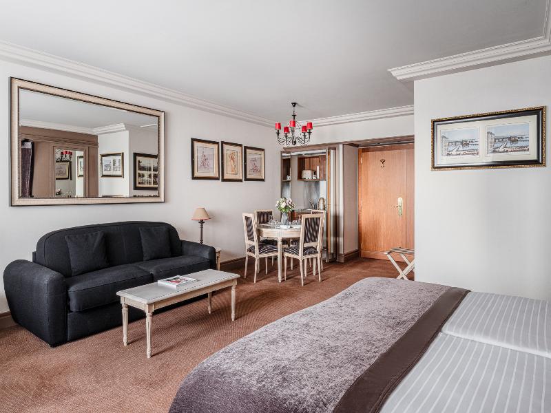 Hotel Royal image