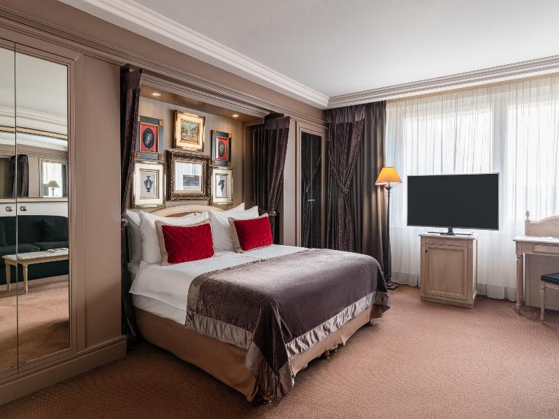 Hotel Royal image