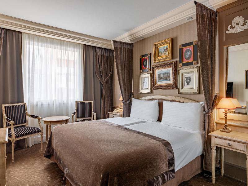 Hotel Royal image