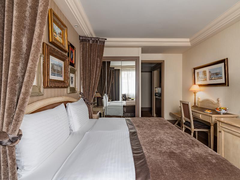 Hotel Royal image