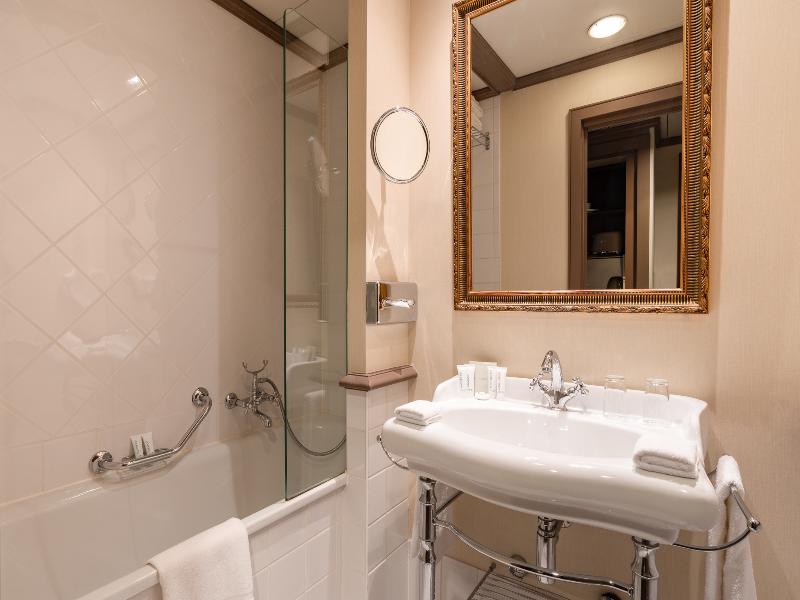 Hotel Royal image